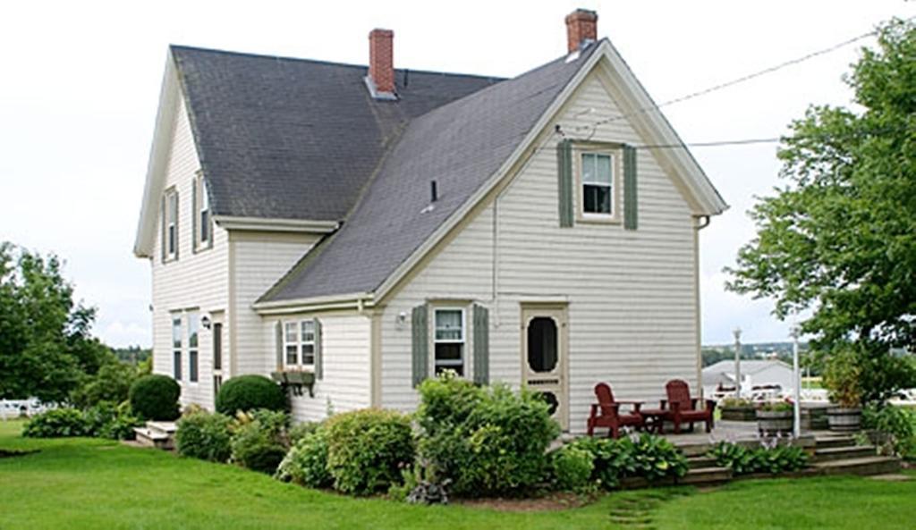 A Country Home Inn The City Charlottetown Room photo